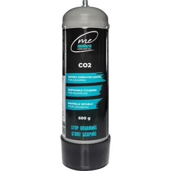 Me CO2 Einweg-Flasche 600g aus recycelbarem Metall für eine unkomplizierte CO2-Versorgung im Aquarium.