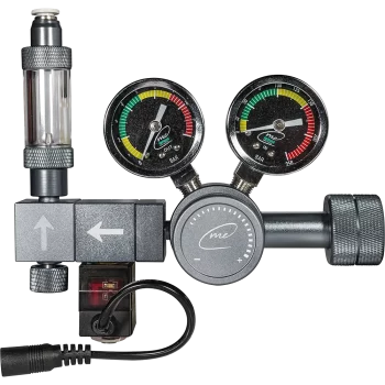 Präzises Feinnadelventil am Me Regulator Ultra für eine exakte Blasensteuerung im Aquascaping.